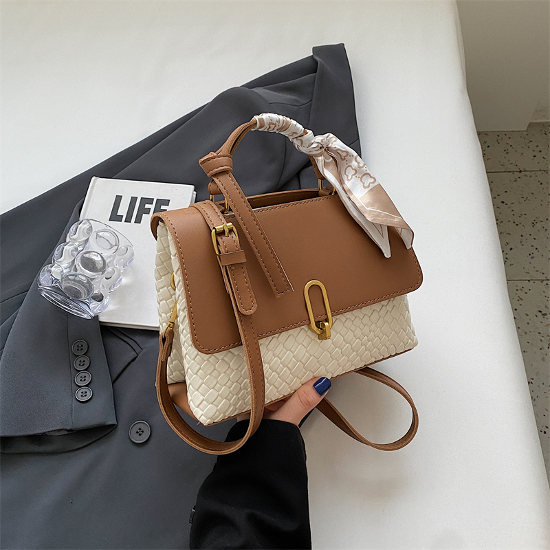 Minimalist Textured Small Square Bag for Women - Trendy Versatile Shoulder Handbag for Autumn and Winter 2025 Minimalist Textured Small Square Bag for Women - Trendy Versatile Shoulder Handbag for Autumn and Winter 2025