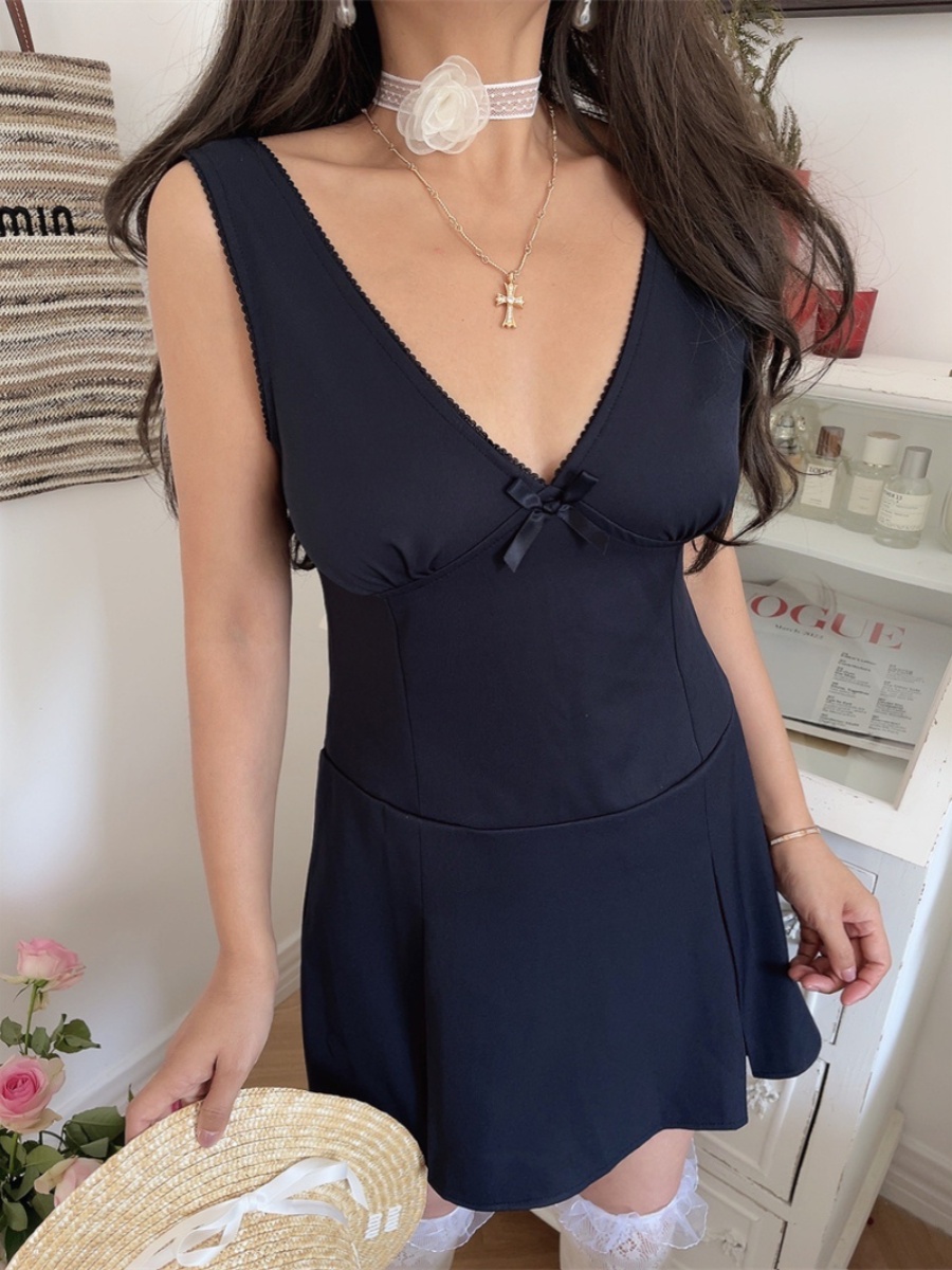 Navy Blue Pleated Vacation Dress with Deep V Bow, American Style, Spicy Girl Chic, Waist-Defining, Trendy Summer Fashion Navy Blue Pleated Vacation Dress with Deep V Bow, American Style, Spicy Girl Chic, Waist-Defining, Trendy Summer Fashion