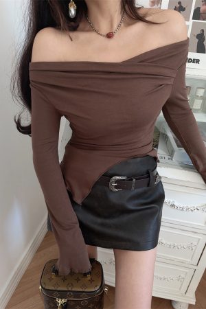 One-Shoulder Fitted Bell Sleeve T-Shirt for Women - Ultra-Slim Waist, American Style, Sexy Design, Perfect for Spicy Y2K Fashion