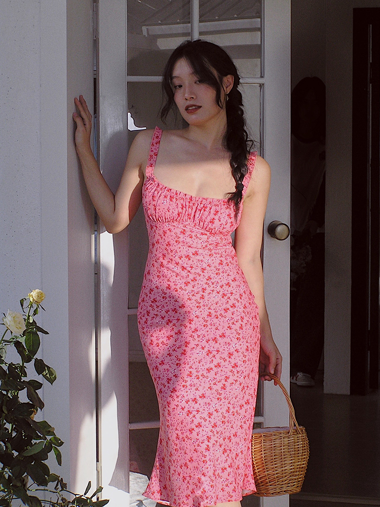 Pink Floral Spaghetti Strap Mermaid Dress - Fitted Vintage-Inspired Tank Top with French Print - Elegant Summer Fashion Pink Floral Spaghetti Strap Mermaid Dress - Fitted Vintage-Inspired Tank Top with French Print - Elegant Summer Fashion