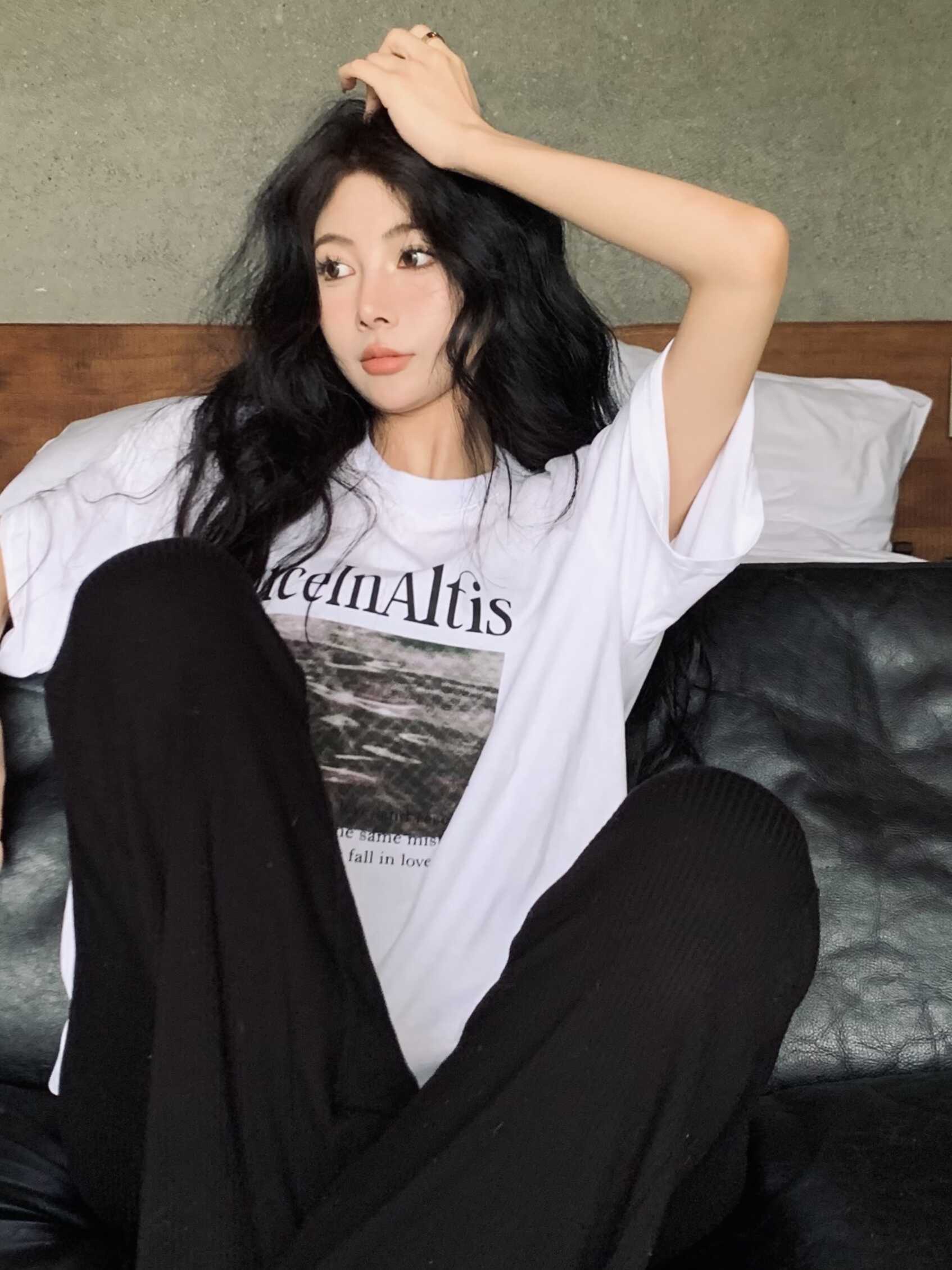 Plus-Size American Retro Oversized Cotton Short-Sleeve T-Shirt for Women - Summer 2025 Trendy Loose Fit Top Plus-Size American Retro Oversized Cotton Short-Sleeve T-Shirt for Women - Summer 2025 Trendy Loose Fit Top