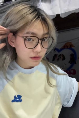 Plus Size American Vintage Cotton Raglan Short Sleeve T-Shirt for Women, Oversized Hong Kong Style Chic Top