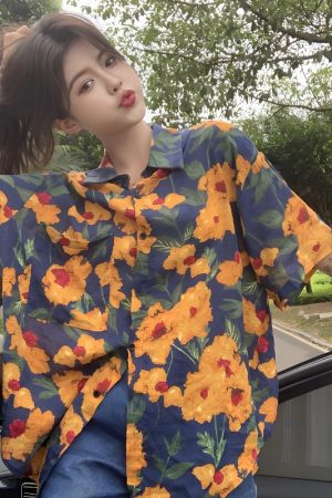 Plus Size Retro Floral Short Sleeve Shirt for Women | Loose Casual Summer Beach Top in Hong Kong Style