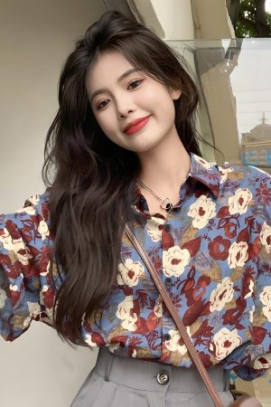 Plus Size Retro Floral Short Sleeve Shirt for Women | Loose Casual Summer Beach Top in Hong Kong Style