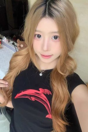 Red Dolphin Print Slim-Fit T-Shirt - Round Neck, Short Sleeves, Y2K Style for Trendy Casual Wear