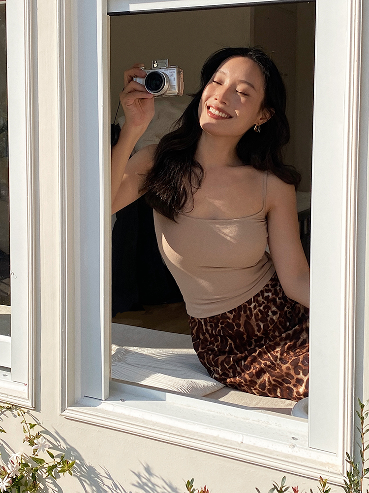 Red Slim Fit Camisole for Women - Stylish Short Top with Chest Pad, Perfect for Layering or Outdoor Wear Red Slim Fit Camisole for Women - Stylish Short Top with Chest Pad, Perfect for Layering or Outdoor Wear