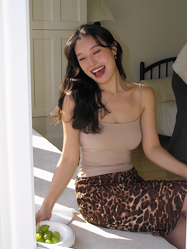 Red Slim Fit Camisole for Women - Stylish Short Top with Chest Pad, Perfect for Layering or Outdoor Wear Red Slim Fit Camisole for Women - Stylish Short Top with Chest Pad, Perfect for Layering or Outdoor Wear