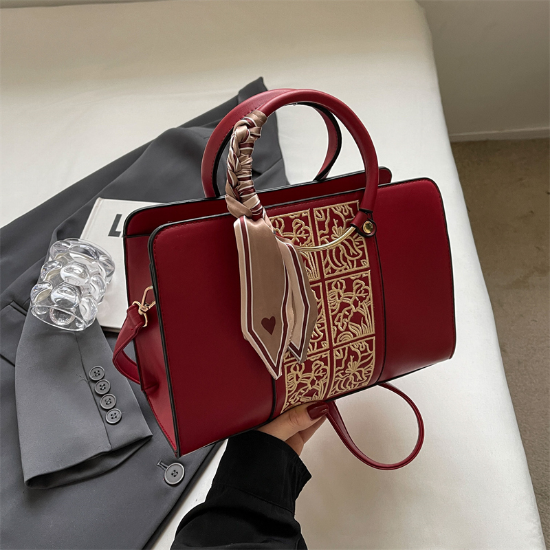 Red Tote Handbag for Women - 2025 High-End Wedding Crossbody Bag, Stylish Shoulder Bag for Bridesmaids and Brides Red Tote Handbag for Women - 2025 High-End Wedding Crossbody Bag, Stylish Shoulder Bag for Bridesmaids and Brides