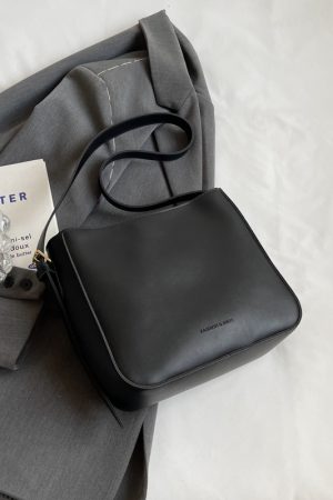 Retro Casual Shoulder Bag for Women - Trendy Spring Summer 2025 Bucket Crossbody Bag for Commuting and Everyday Use