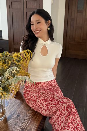 Retro Chinese Style Hollow Button Short Sleeve T-Shirt with Qipao Collar - Women's Slim Fit Top