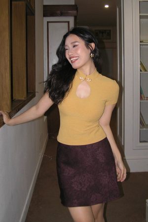 Retro Chinese Style Hollow Button Short Sleeve T-Shirt with Qipao Collar - Women's Slim Fit Top