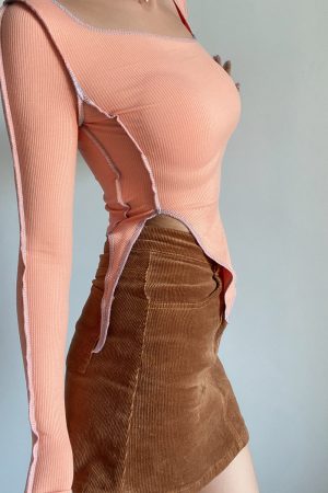 Retro Cute Color-Block Long Sleeve T-Shirt with Irregular Hem and Side Slit - Slim Fit Waist-Cinching Solid Color Top