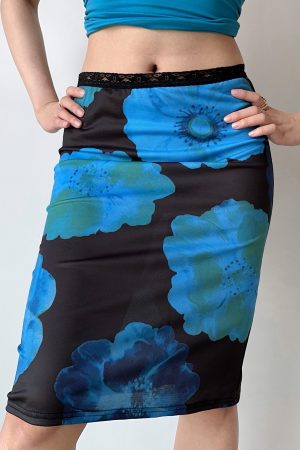 Retro Floral Printed Pencil Skirt with Lace Trim - European American Style Short Skirt for a Chic 90s Inspired Look
