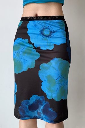 Retro Floral Printed Pencil Skirt with Lace Trim - European American Style Short Skirt for a Chic 90s Inspired Look