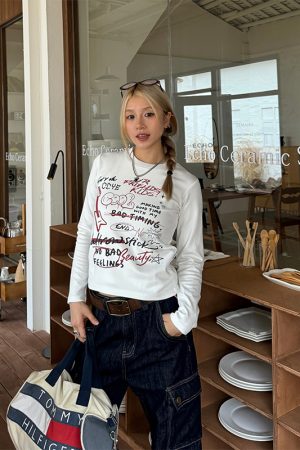 Retro Graffiti Hand-Painted Short Sleeve T-Shirt for Women - Casual Summer Top in American Style, Y2K Vibe