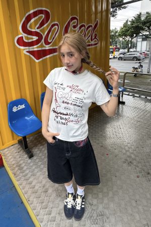 Retro Graffiti Hand-Painted Short Sleeve T-Shirt for Women - Casual Summer Top in American Style, Y2K Vibe