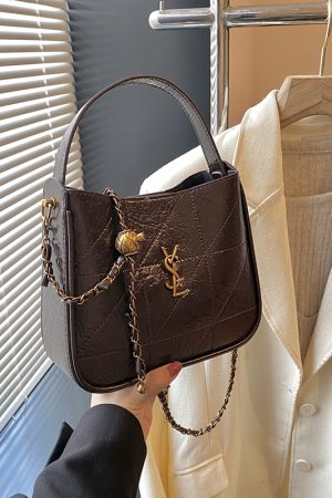 Retro High-End Oil Wax Leather Bucket Bag for Women - Trendy Versatile Shoulder Bag for Winter 2025 Fashion