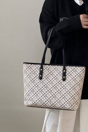 Retro Large Capacity Tote Bag for Women - Versatile Commuting Shoulder Handbag, 2025 Niche Design