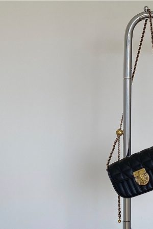 Retro Lock Buckle Chain Shoulder Crossbody Bag for Women - Spring Summer 2025 Niche Design Small Bag