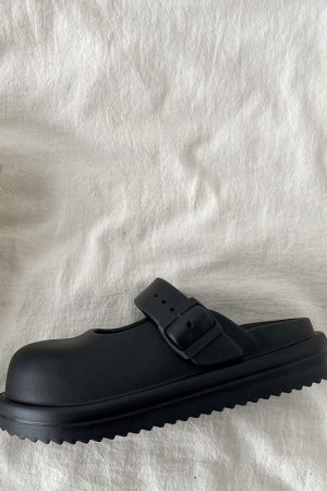 Retro Mary Jane Hole Shoes for Women - 2025 New Summer Outdoor Thick-Soled Closed-Toe Non-Slip Slippers in Y2K Style