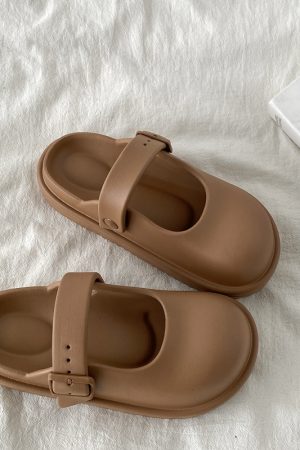 Retro Mary Jane Hole Shoes for Women - 2025 New Summer Outdoor Thick-Soled Closed-Toe Non-Slip Slippers in Y2K Style