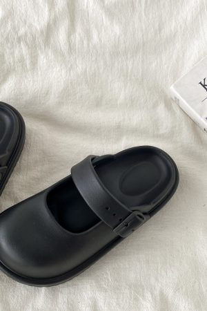 Retro Mary Jane Hole Shoes for Women - 2025 New Summer Outdoor Thick-Soled Closed-Toe Non-Slip Slippers in Y2K Style