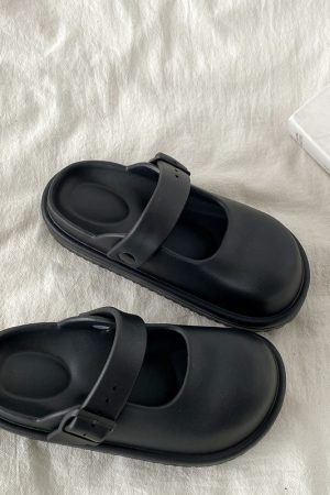 Retro Mary Jane Hole Shoes for Women - 2025 New Summer Outdoor Thick-Soled Closed-Toe Non-Slip Slippers in Y2K Style
