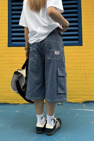 Retro Multi-Pocket Striped Denim Shorts for Men and Women - Loose Fit Street Style Summer Three-Quarter Pants