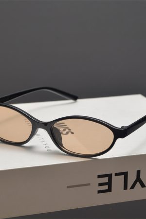 Retro Oval Narrow-Frame Sunglasses for Men and Women - Trendy Small Face Fit, Hip-Hop and Street Style, Ideal for Parties and Runway