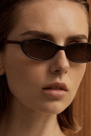 Retro Oval Narrow-Frame Sunglasses for Men and Women - Trendy Small Face Fit, Hip-Hop and Street Style, Ideal for Parties and Runway