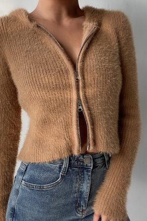 Retro Plush High-Waisted Slim Fit Hooded Knitted Cardigan Top - Cute European American Style