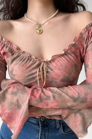 Retro Printed V-Neck Bell Sleeve Top - Women's Slim Fit Short Long Sleeve T-Shirt in European and American Style, 90s Inspired