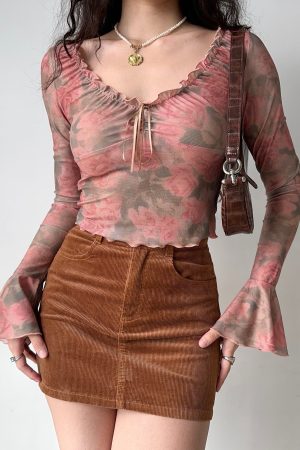 Retro Printed V-Neck Bell Sleeve Top - Women's Slim Fit Short Long Sleeve T-Shirt in European and American Style, 90s Inspired