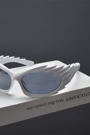 Retro Punk Asymmetric Winged Sunglasses for Men and Women - Trendy Street Style Eyewear for Millennial Fashion