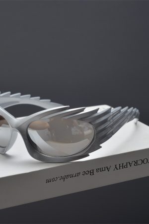 Retro Punk Asymmetric Winged Sunglasses for Men and Women - Trendy Street Style Eyewear for Millennial Fashion