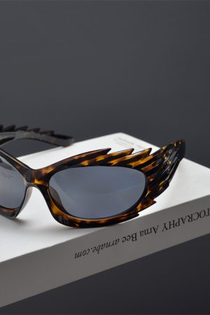 Retro Punk Asymmetric Winged Sunglasses for Men and Women - Trendy Street Style Eyewear for Millennial Fashion