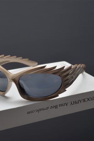 Retro Punk Asymmetric Winged Sunglasses for Men and Women - Trendy Street Style Eyewear for Millennial Fashion