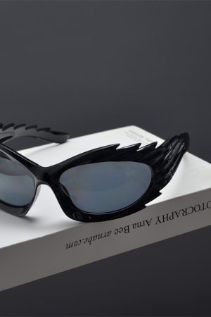 Retro Punk Asymmetric Winged Sunglasses for Men and Women - Trendy Street Style Eyewear for Millennial Fashion