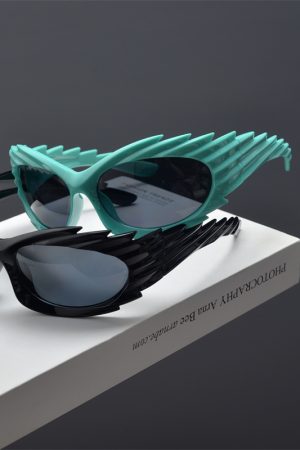Retro Punk Asymmetric Winged Sunglasses for Men and Women - Trendy Street Style Eyewear for Millennial Fashion