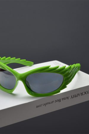 Retro Punk Asymmetric Winged Sunglasses for Men and Women - Trendy Street Style Eyewear for Millennial Fashion