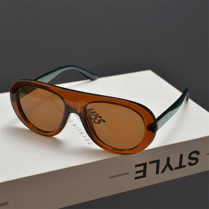 Retro Round Face Frog Sunglasses in Orange Tea Color - Unisex Slimming Fashion for Hip-Hop & Party Style Retro Round Face Frog Sunglasses in Orange Tea Color - Unisex Slimming Fashion for Hip-Hop & Party Style