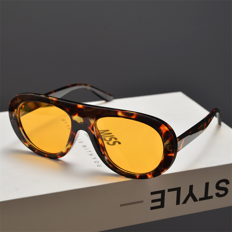 Retro Round Face Frog Sunglasses in Orange Tea Color - Unisex Slimming Fashion for Hip-Hop & Party Style Retro Round Face Frog Sunglasses in Orange Tea Color - Unisex Slimming Fashion for Hip-Hop & Party Style