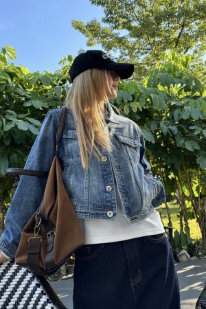 Retro Slim-Fit Denim Jacket for Women - American Style with Lapel, Versatile Splicing, Perfect for Autumn Fashion