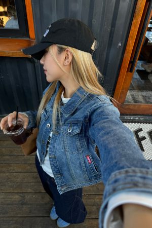 Retro Slim-Fit Denim Jacket for Women - American Style with Lapel, Versatile Splicing, Perfect for Autumn Fashion