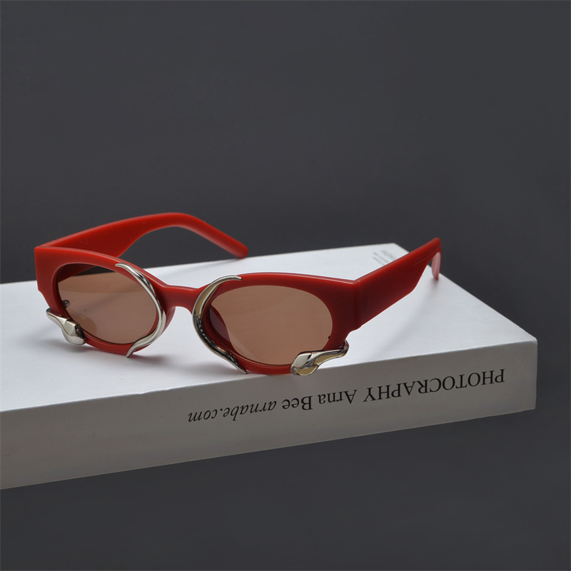 Retro Snake-Shaped Cat-Eye Sunglasses for Women - Millennium Style Korean Trendy Hip-Hop Party Eyewear Retro Snake-Shaped Cat-Eye Sunglasses for Women - Millennium Style Korean Trendy Hip-Hop Party Eyewear