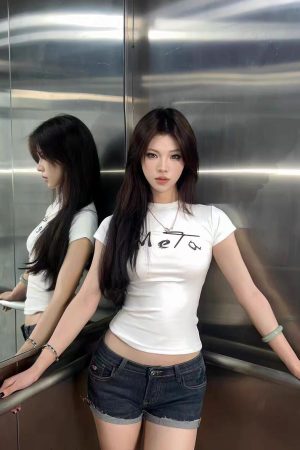 Retro Spicy Girl Letter Print Short Sleeve T-Shirt for Women - Waist-Cinching, Slim-Fit Stretchy Summer Top