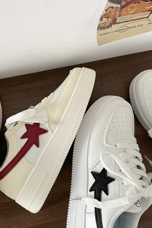 Retro Thick-Soled Star Sneakers for Women - Casual White Sports Shoes, 2025 Spring Style, Versatile Trendy Footwear