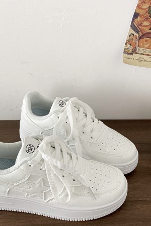 Retro Thick-Soled Star Sneakers for Women - Casual White Sports Shoes, 2025 Spring Style, Versatile Trendy Footwear