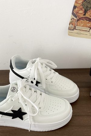 Retro Thick-Soled Star Sneakers for Women - Casual White Sports Shoes, 2025 Spring Style, Versatile Trendy Footwear