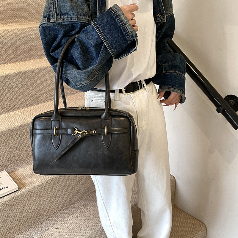 Retro Underarm Bag for Women - 2025 Stylish Handheld Shoulder Tote, Fashionable Pillow Bag for Spring and Summer Commuting Retro Underarm Bag for Women - 2025 Stylish Handheld Shoulder Tote, Fashionable Pillow Bag for Spring and Summer Commuting